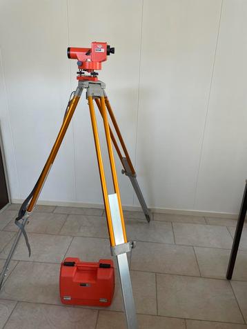 WATERPAS INSTRUMENT / OP STATIEF beschikbaar voor biedingen