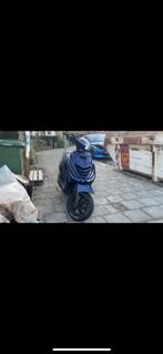Zip 70 cc alles is vernieuwd of tegen vespa 80 cc geruild, Fietsen en Brommers, Scooters | Piaggio, Ophalen of Verzenden, Zo goed als nieuw