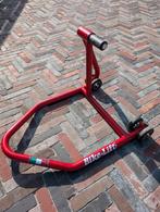 Paddock stand MV Agusta, Motoren, Ophalen