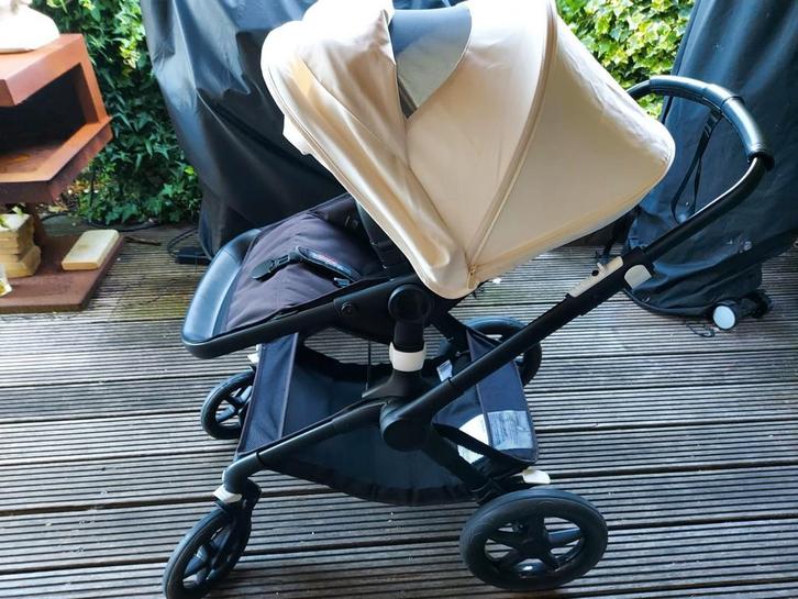 Bugaboo Fox 2 Kinderwagen – All Black met Crème Zonnenkap, Kinderen en Baby's, Kinderwagens en Combinaties, Zo goed als nieuw