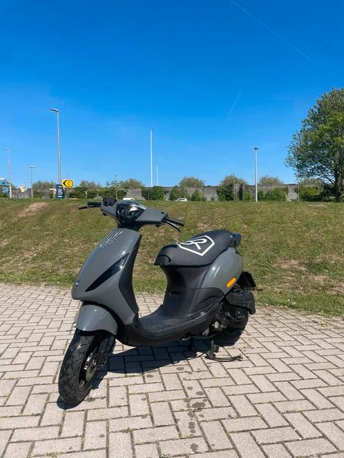 Piaggio zip 80cc 4t, Fietsen en Brommers, Scooters | Piaggio, Zo goed als nieuw, Zip, Ophalen