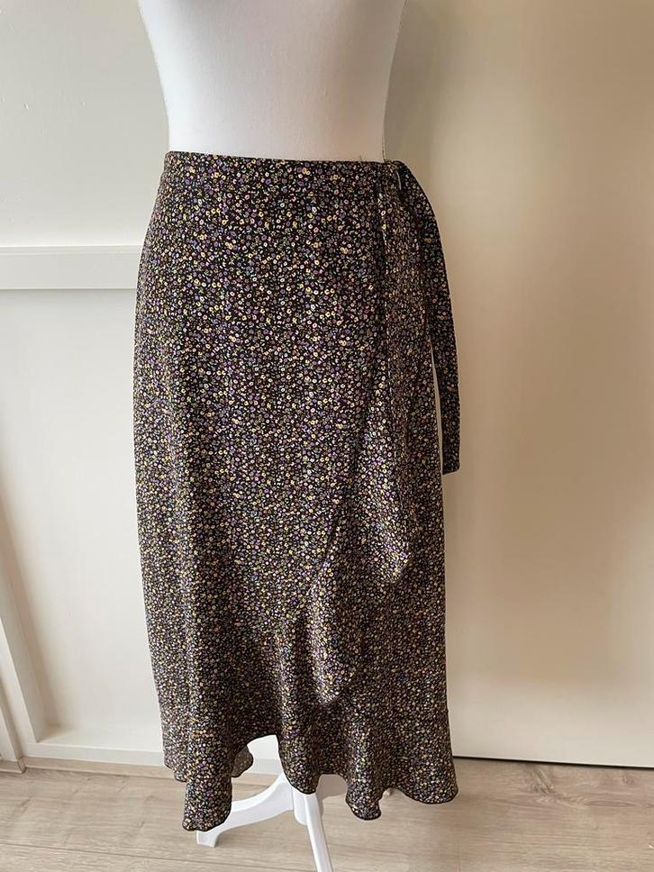NIEUW Stradivarius maxi rok bruin print maat S, Kleding | Dames, Rokken, Nieuw, Maat 36 (S), Onder de knie, Ophalen of Verzenden