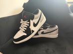 Jordan 1 Low Sneakers - Zwart/Wit/Grijs, Kleding | Heren, Schoenen, Ophalen of Verzenden, Zo goed als nieuw, Wit