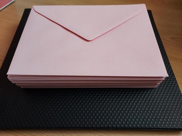 40 lichtroze enveloppen (156 x 220 mm) - nieuwstaat, Diversen, Papierwaren, Nieuw, Ophalen of Verzenden
