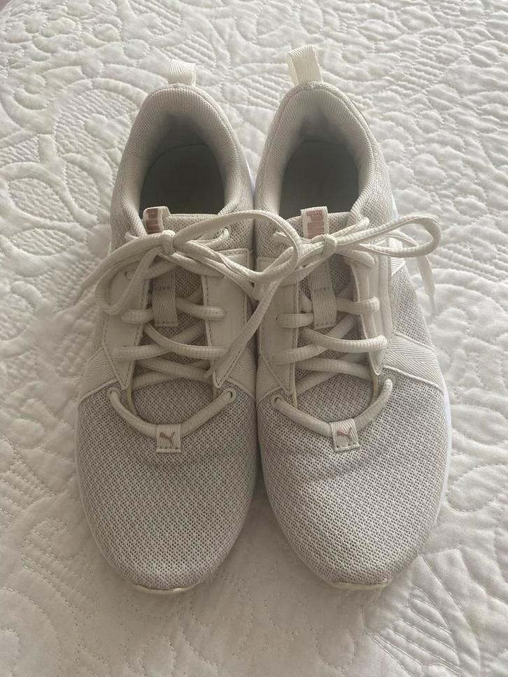 Witte Puma Sneakers - Maat 37 1/2, Kleding | Dames, Schoenen, Zo goed als nieuw, Sneakers of Gympen, Wit, Ophalen of Verzenden
