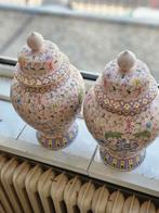 2 Chinees aardewerk dekselvazen, Ophalen