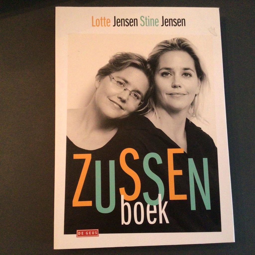 Lotte Jensen en Stine Jensen - Zussenboek, Ophalen of Verzenden, Zo goed als nieuw
