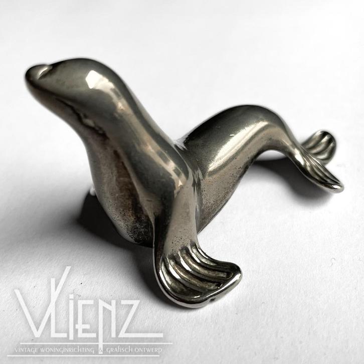 Vintage, retro metalen zeehondje, beeldje zeehond, Verzamelen, Beelden en Beeldjes, Gebruikt, Dier, Ophalen of Verzenden