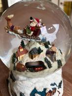 mooie kerstbol met rijdend treintje en vliegende kerstman, Ophalen of Verzenden, Zo goed als nieuw