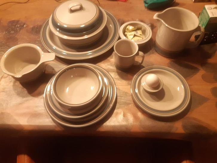 ARABIA UHTUA Finland servies vaatwasserproof, Huis en Inrichting, Keuken | Servies, Zo goed als nieuw, Compleet servies, Overige stijlen