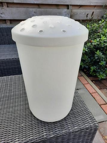 Wasmand beschikbaar voor biedingen