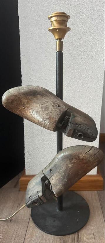 Industriële lamp beschikbaar voor biedingen