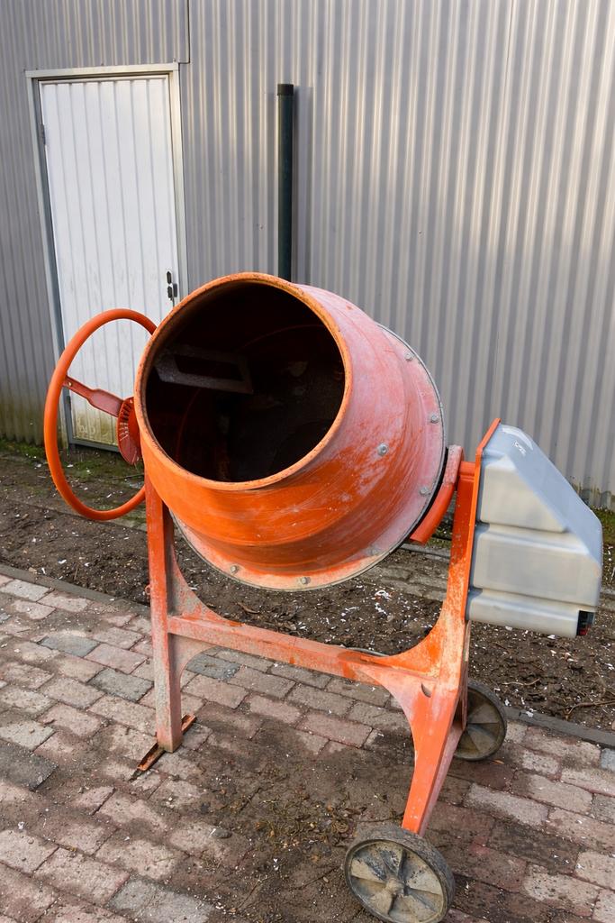 Betonmolen te huur 145 liter, Ophalen of Verzenden, Zo goed als nieuw