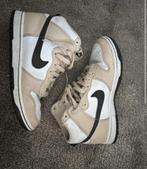 Nike dunk high fossil stone, Kleding | Dames, Schoenen, Beige, Nike, Ophalen of Verzenden, Sneakers of Gympen