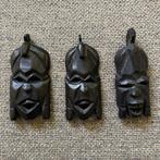 Drie Afrikaanse amuletten, Antiek en Kunst, Kunst | Niet-Westerse kunst, Ophalen of Verzenden