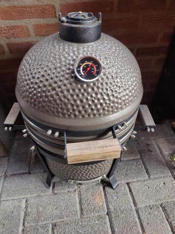 16 inch kamado in prima staat beschikbaar voor biedingen