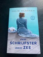 Een schrijfster aan zee julie klassen, Boeken, Ophalen of Verzenden, Zo goed als nieuw