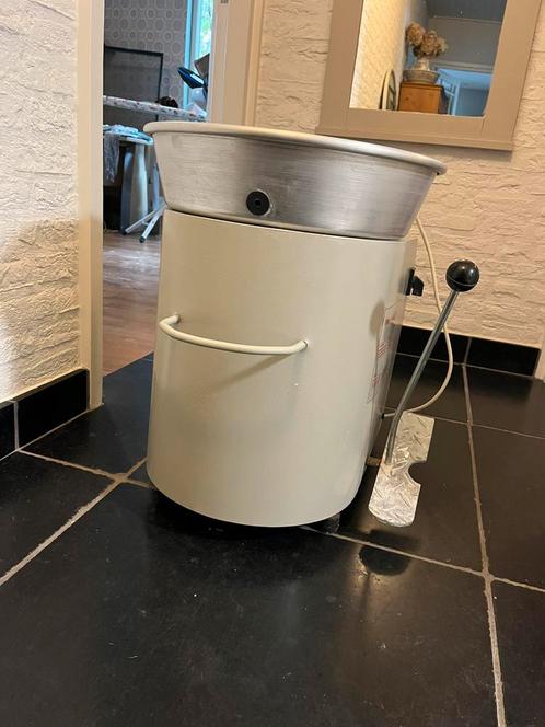 Inrichting pottenbakkers atelier o.a, draaischijf en oven, Hobby en Vrije tijd, Overige Hobby en Vrije tijd, Gebruikt, Ophalen