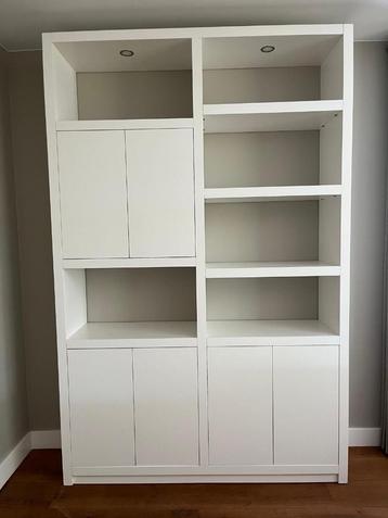 Moderne kast - maatwerk beschikbaar voor biedingen