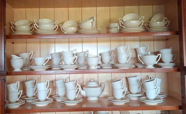 Roomwit servies  82 delig, Antiek en Kunst, Antiek | Servies los, Ophalen of Verzenden