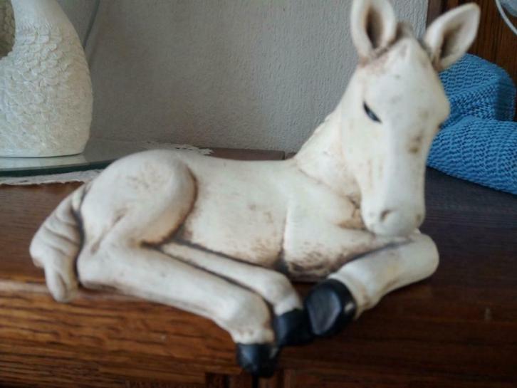 Veulen beeldje. 13 x 8 cm, Verzamelen, Dierenverzamelingen, Zo goed als nieuw, Beeldje of Figuurtje, Paard, Ophalen of Verzenden