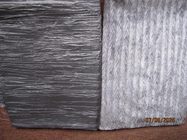 twee grijze lappen stof - plissé - stretch - strijkvrij, Hobby en Vrije tijd, Stoffen en Lappen, Nieuw, Overige materialen, 120 cm of meer