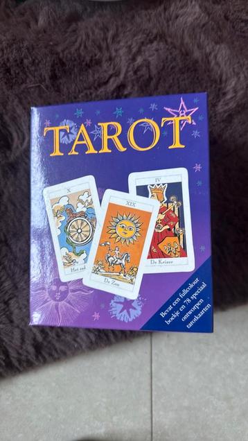 Tarot - kaartspel en eenvoudige handleiding beschikbaar voor biedingen