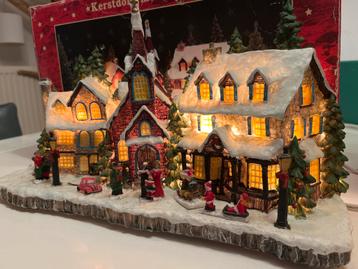 Gezellig verlichte kerstdorp, handig en gemakkelijk beschikbaar voor biedingen