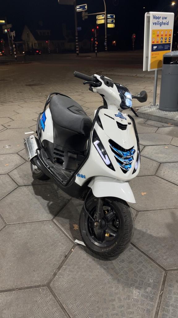 Piaggio Zip 172cc ac, Fietsen en Brommers, Scooters | Piaggio, Zo goed als nieuw, Zip, Benzine, Ophalen of Verzenden