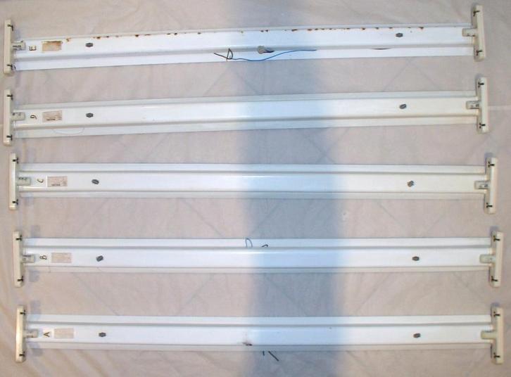 tl armaturen lengte 120 en lengte 150 ( adv.deel 1) €2/st., Huis en Inrichting, Lampen | Plafondlampen, Gebruikt, Kunststof, Metaal