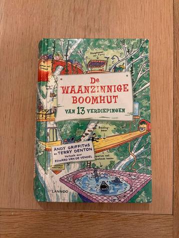 De waanzinnige boomhut van 13 verdiepingen beschikbaar voor biedingen
