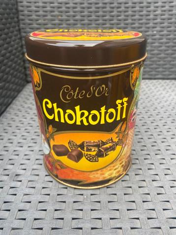 Blik van Cote d’Or Chokotoff (caramel&chocolate). H. 15 cm. beschikbaar voor biedingen