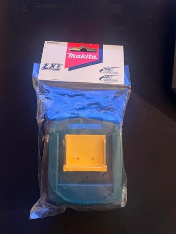 Makita 198634-2 Accu Adapter beschikbaar voor biedingen