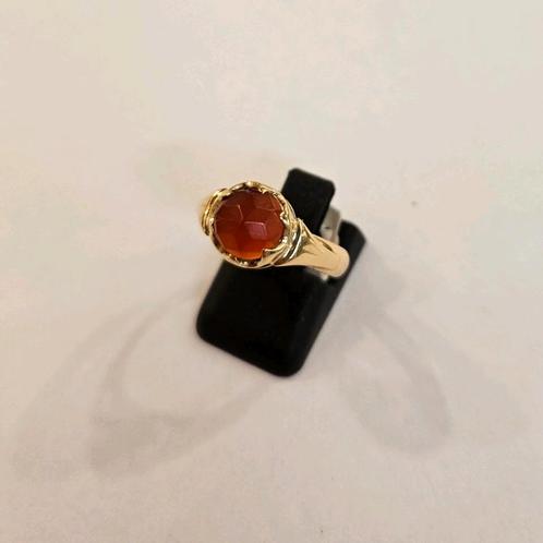 Vintage 14 karaats gouden ring bezet met Carneool geelgoud, Sieraden, Tassen en Uiterlijk, Ringen, Zo goed als nieuw, Dame, Kleiner dan 17