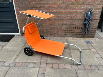 Nette ligbed oranje beschikbaar voor biedingen