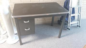 Industriele/vintage buro gispen tafeltje beschikbaar voor biedingen