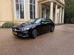Mercedes-Benz A-Klasse A 250 e 218pk 8G-DCT 2022 Zwart, Auto's, Mercedes-Benz, Automaat, Achterwielaandrijving, Zwart, 4 cilinders