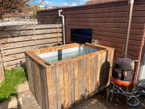 Hottub 2000 L, Tuin en Terras, Bubbelbaden en Hottubs, Gebruikt, Vast, Afdekzeil, Ophalen