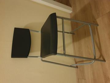 GRATIS aanschuifstoel voor aan eettafel van ikea 