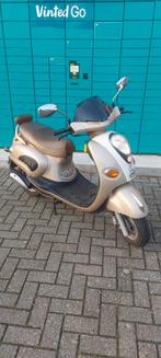 Hele nette Benzhou scooter met lage kilometerstand, Ophalen of Verzenden, Zo goed als nieuw, Benzine