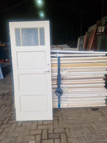 Grote partij paneeldeuren (ca. 600 stuks) - Hoge korting! beschikbaar voor biedingen