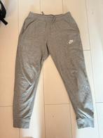 Grijze nike joggingbroek S, Kleding | Heren, Sportkleding, Overige typen, Nike, Ophalen of Verzenden, Zo goed als nieuw