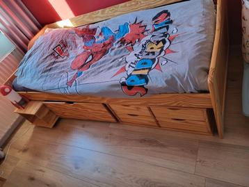 Gelakt grenen 1 persoonsbed  beschikbaar voor biedingen