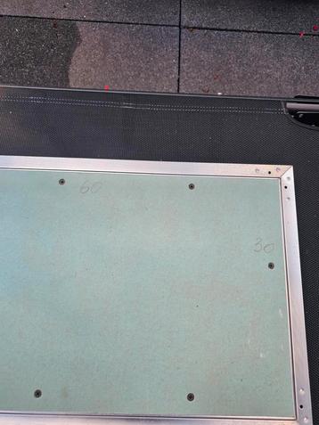 Toegangspaneel 300x600 mm met aluminium frame en gipsplaat beschikbaar voor biedingen