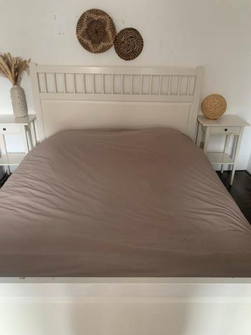 Prachtig mooi tweepersoonsbed incl 2 nachtkastjes beschikbaar voor biedingen