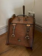 Antieke houten kolenkit met schep (koper), Ophalen