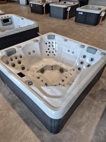 Jacuzzi balboa grote uitverkoop showroom modellen beschikbaar voor biedingen