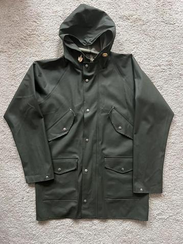 Elka x Norse Projects donkergroene regenjas beschikbaar voor biedingen