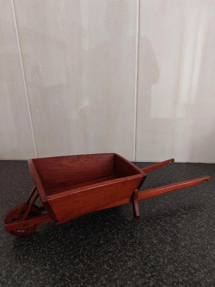 Houten kruiwagen ter decoratie, Tuin en Terras, Kruiwagens, Zo goed als nieuw, Handmatig, Eenwielig, Ophalen of Verzenden