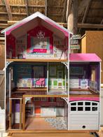 Groot houten poppenhuis met lift en garage, Ophalen of Verzenden, Gebruikt, Poppenhuis